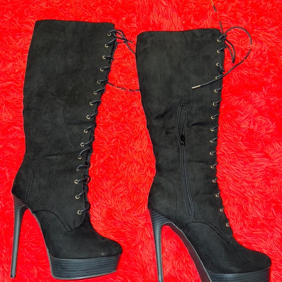 Tons of women’s heels. - Picture 13 of 14